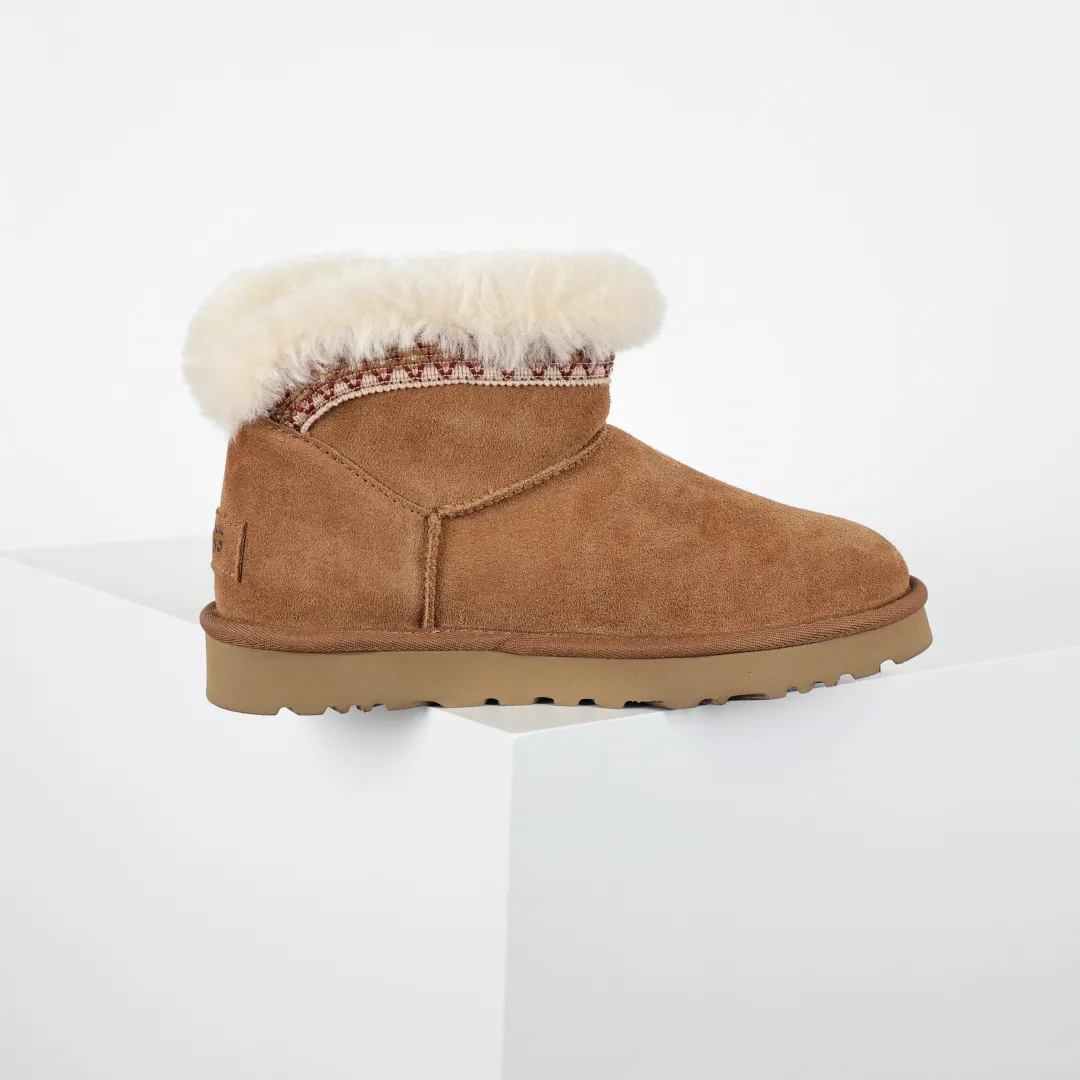 Copywriting price 💰600 The core recommendation is good price. The platform’s foreign trade is exclusively for UGG Classic women’s snow boots 1174496. Produced by the ten-year-old brand shoemaking factory production line. Pay attention to every detail. Longfeng A-grade genuine sheep fur is integrated. It is built in full compliance with the ZP process. Size: 35 36 37 38 39 40
